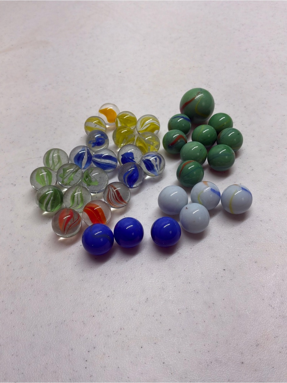 Lot Of 37 Vintage Marbles Akro Peltier Master Marble with 1 Shooter in Pouch